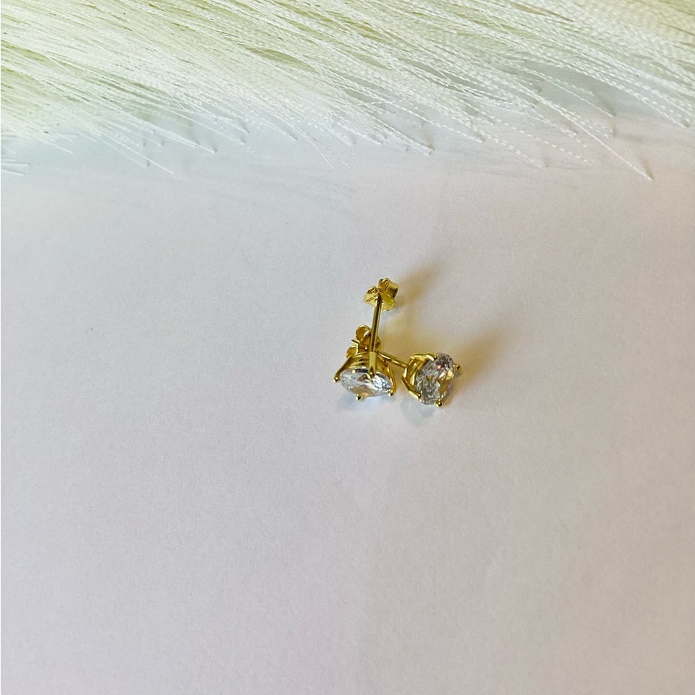 18K Gold Round Stud Earrings Woman Are Girl